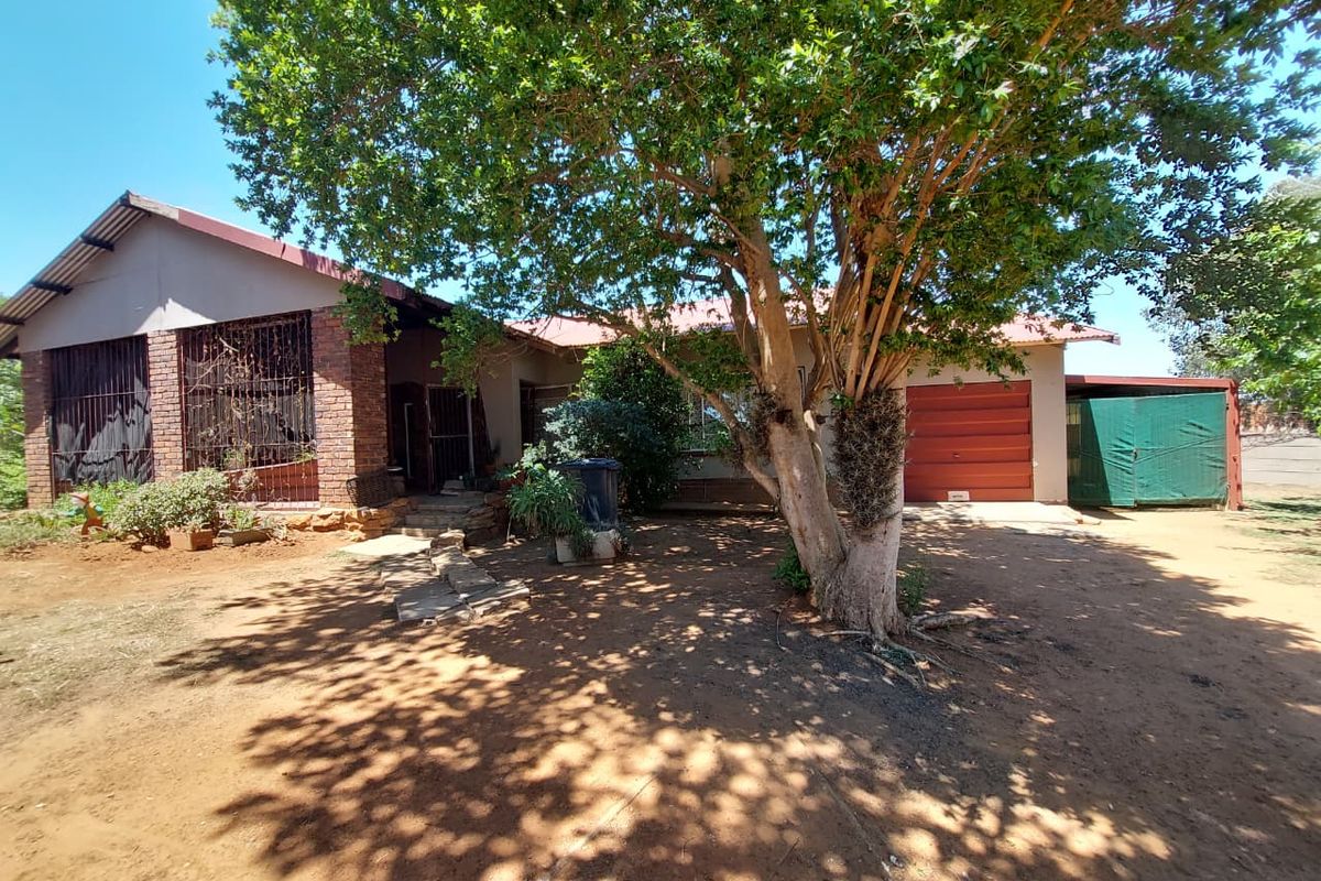 Move-In Ready Gem with Big Yard and Great Potential! - Photo 2