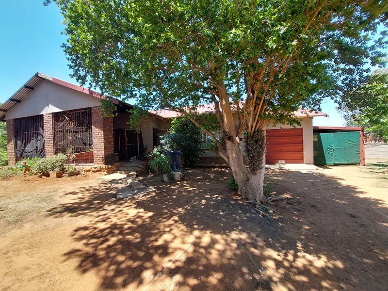 Move-In Ready Gem with Big Yard and Great Potential! - Photo 2