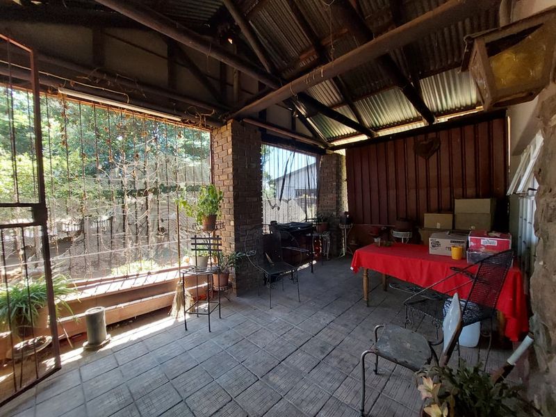 Move-In Ready Gem with Big Yard and Great Potential! - Photo 3