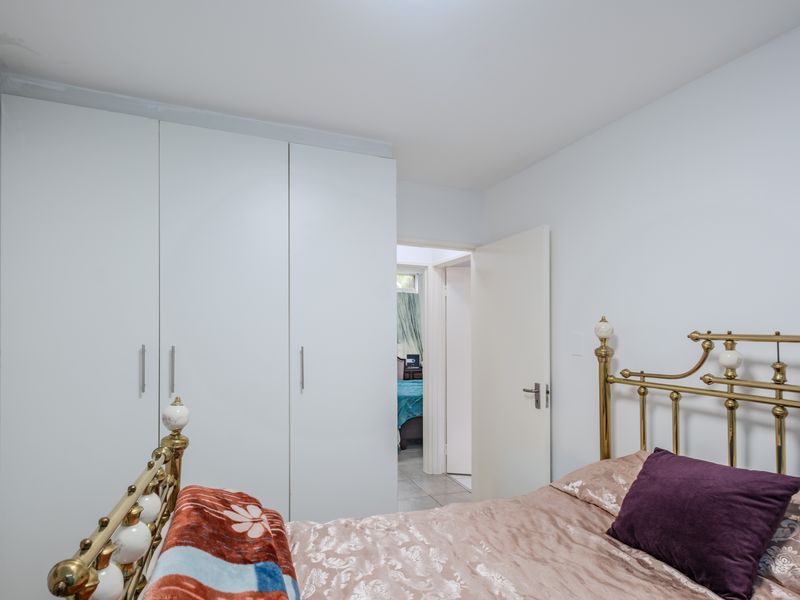 Ground Floor Unit with Small Garden and 24 Hour Security - Photo 10