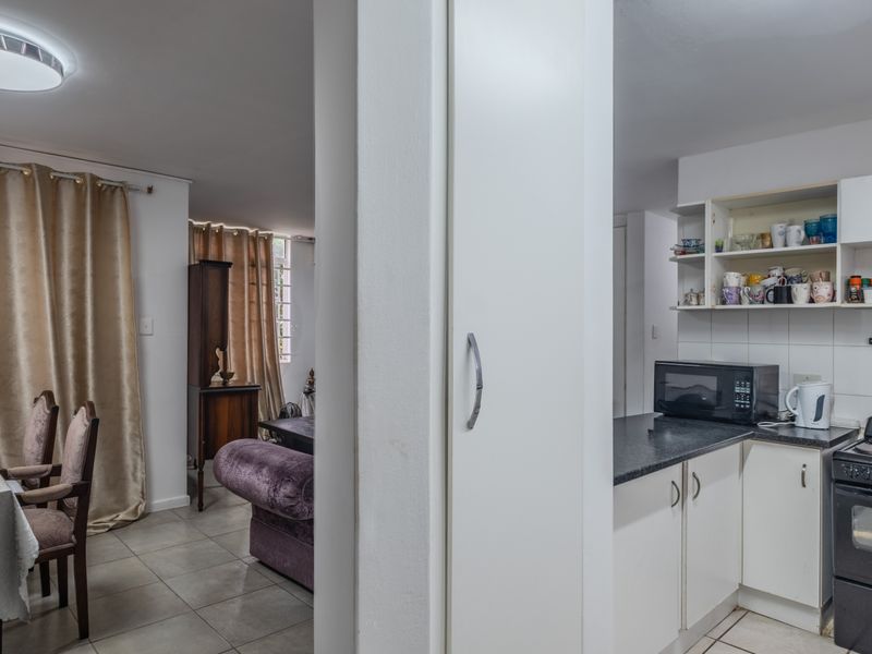 Ground Floor Unit with Small Garden and 24 Hour Security - Photo 6