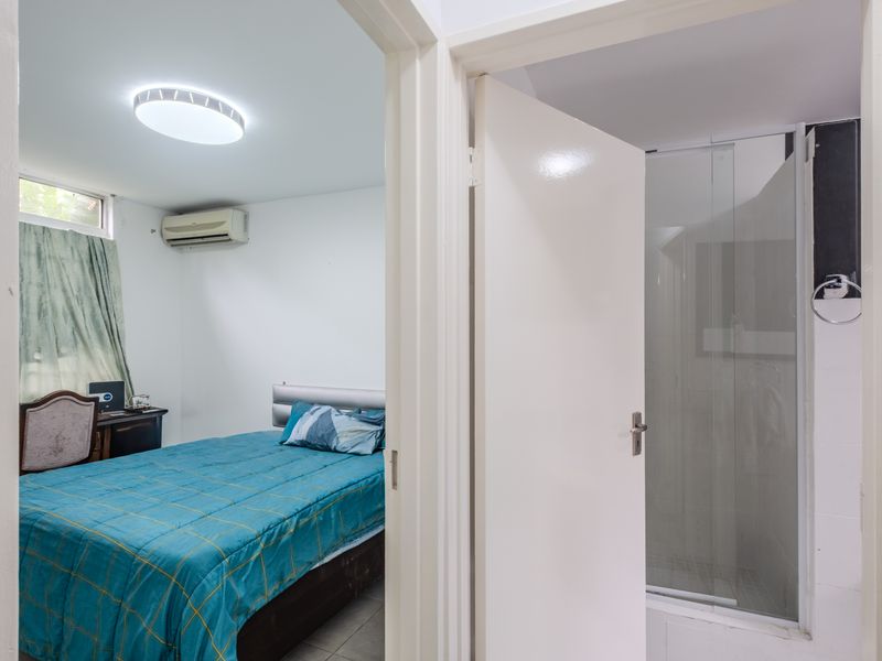 Ground Floor Unit with Small Garden and 24 Hour Security - Photo 7