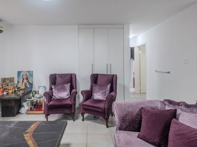 Ground Floor Unit with Small Garden and 24 Hour Security - Photo 3