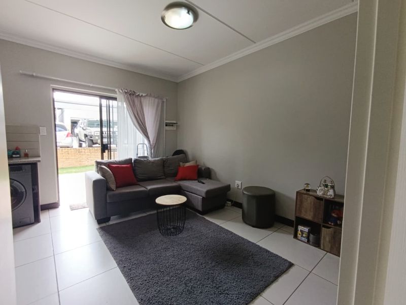 Move-In Ready: Modern 1-Bed Ground Floor Apartment in Dekko Heights - Photo 3