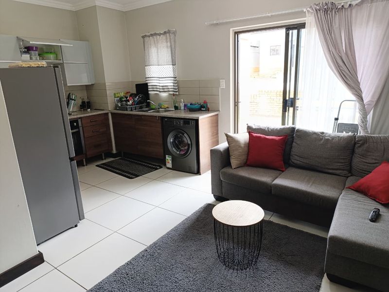 Move-In Ready: Modern 1-Bed Ground Floor Apartment in Dekko Heights - Photo 2