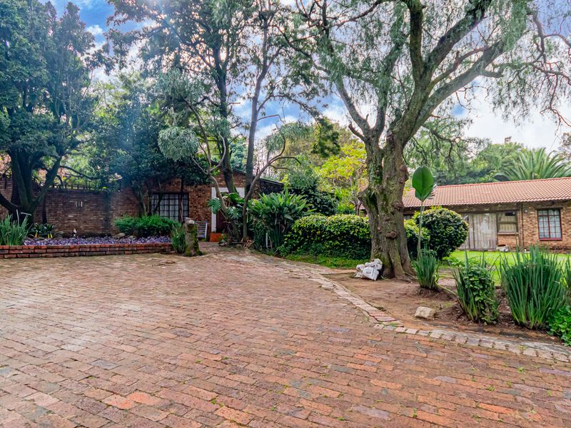 Secure ,tranquil country living - Photo 1