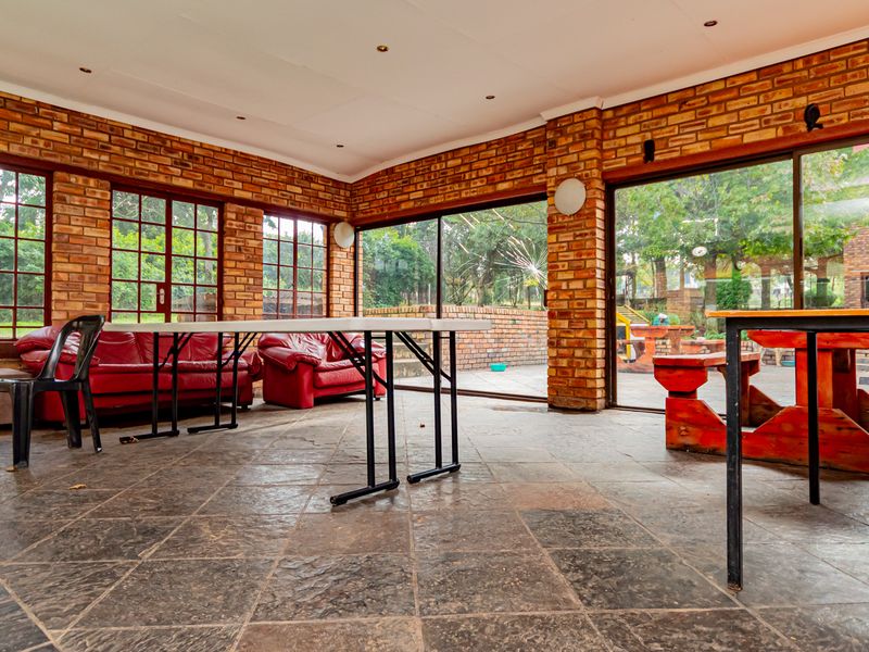 Secure ,tranquil country living - Photo 4