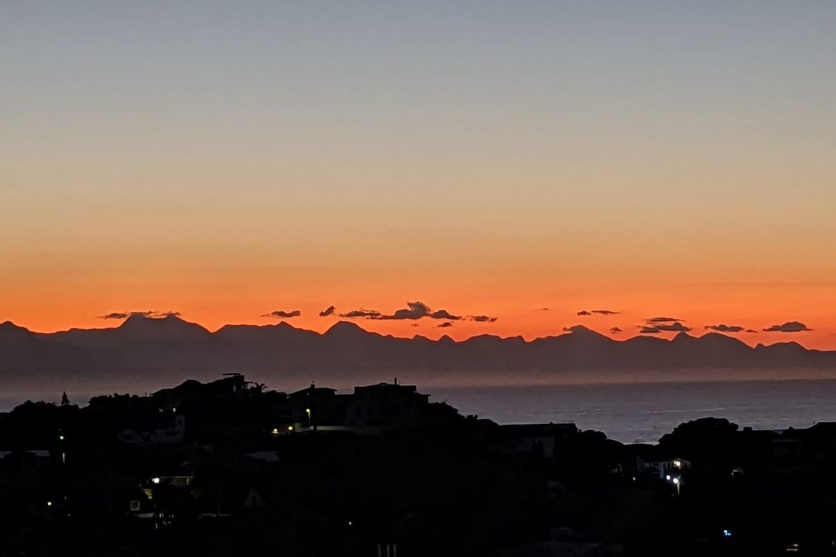 The Ultimate View Stand in Prestigious Whale Rock Heights - Photo 3