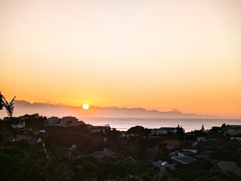 The Ultimate View Stand in Prestigious Whale Rock Heights - Photo 2