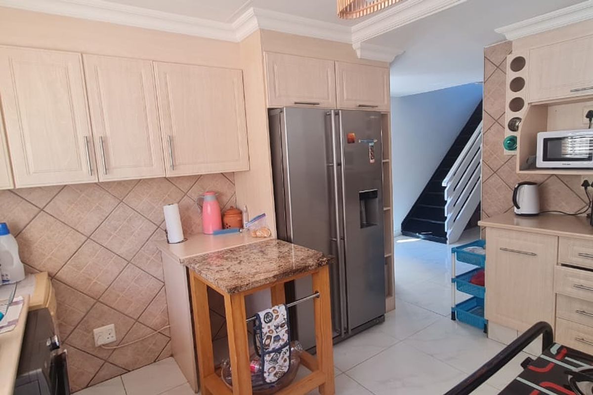 Modern 4-Bedroom Cluster for rent! - Photo 4