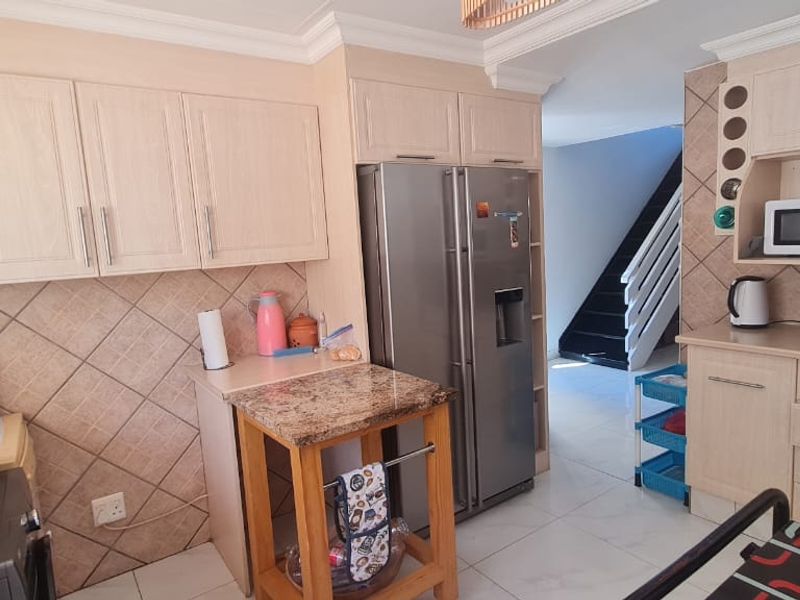 Modern 4-Bedroom Cluster for rent! - Photo 4