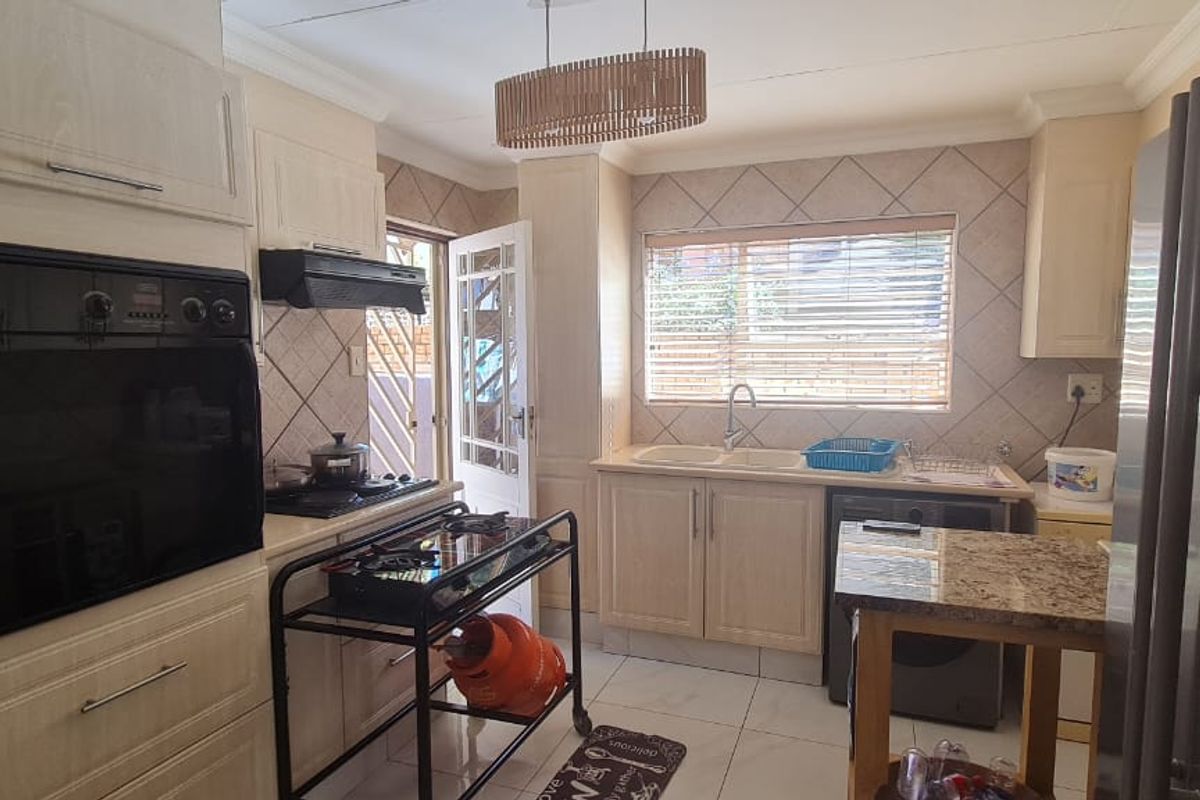 Modern 4-Bedroom Cluster for rent! - Photo 2