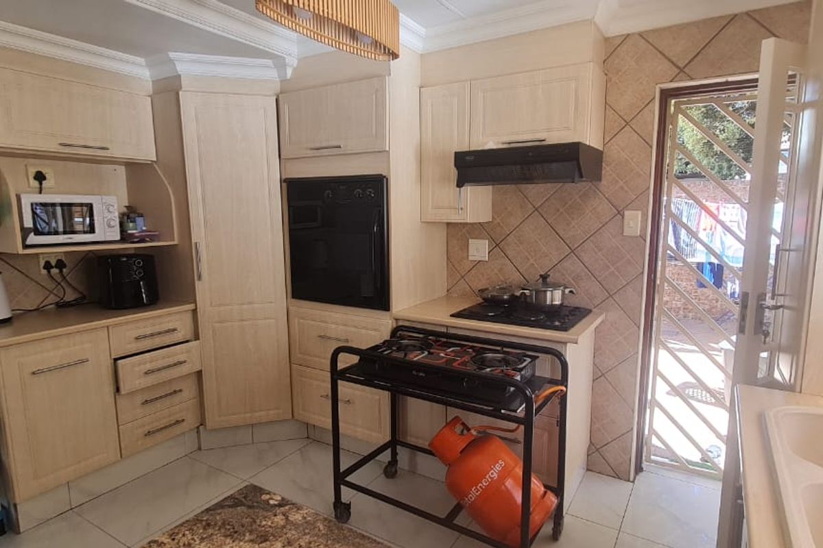 Modern 4-Bedroom Cluster for rent! - Photo 3