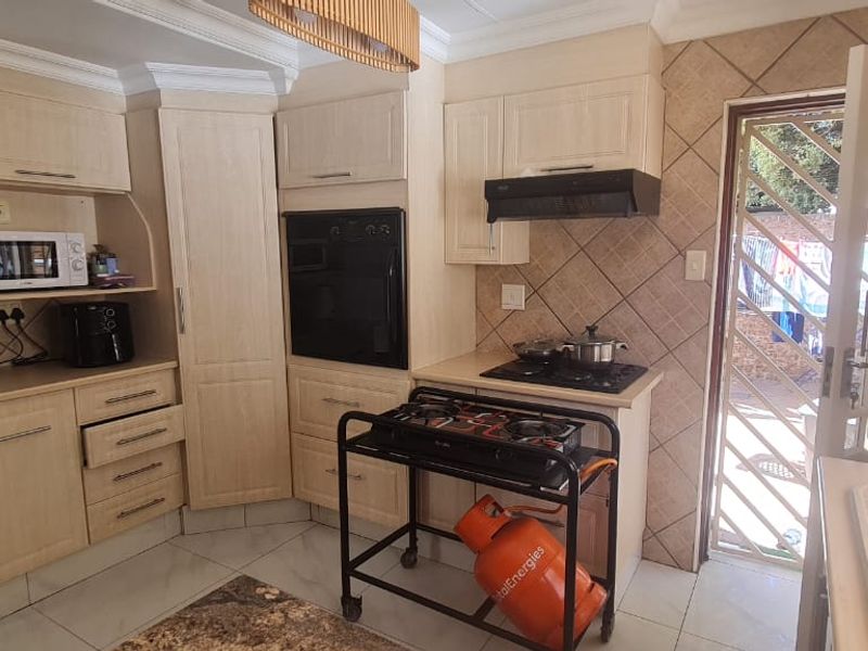 Modern 4-Bedroom Cluster for rent! - Photo 3