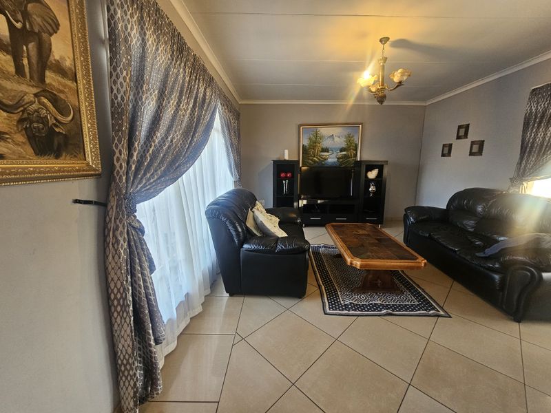 Modern Elegance Meet Everyday Comfort -With bonus Cottage ! - Photo 9