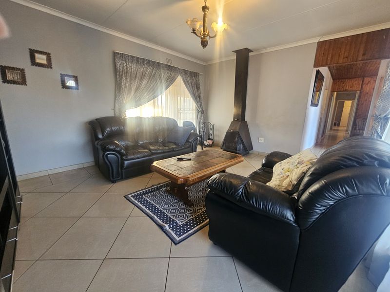 Modern Elegance Meet Everyday Comfort -With bonus Cottage ! - Photo 8