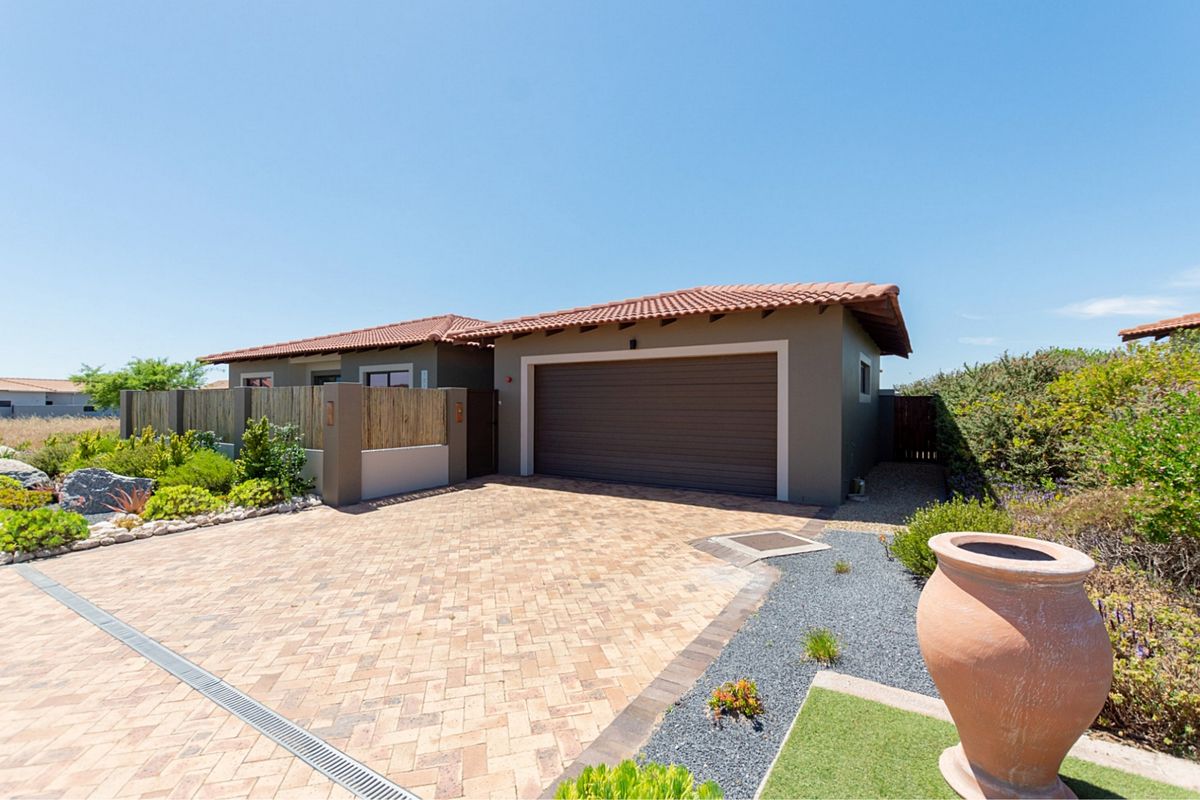 Contemporary Living with Space, Privacy and Views - Photo 2