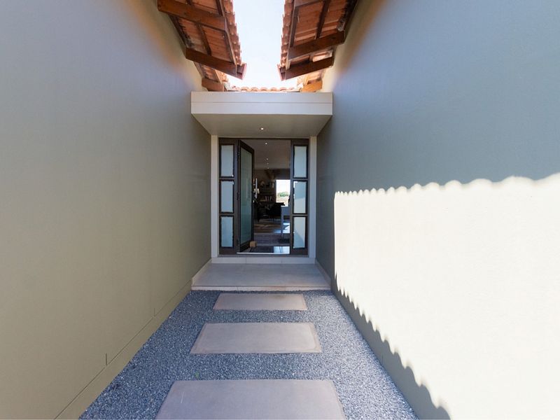 Contemporary Living with Space, Privacy and Views - Photo 7