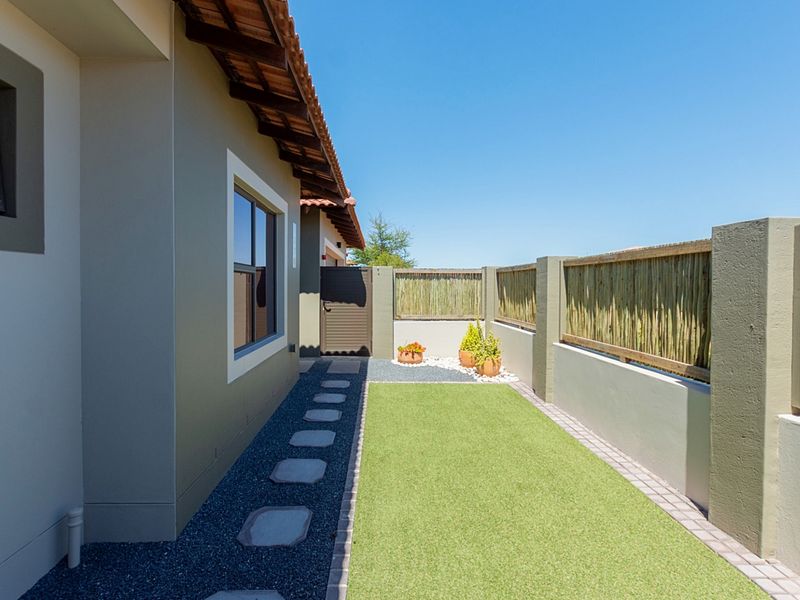 Contemporary Living with Space, Privacy and Views - Photo 6