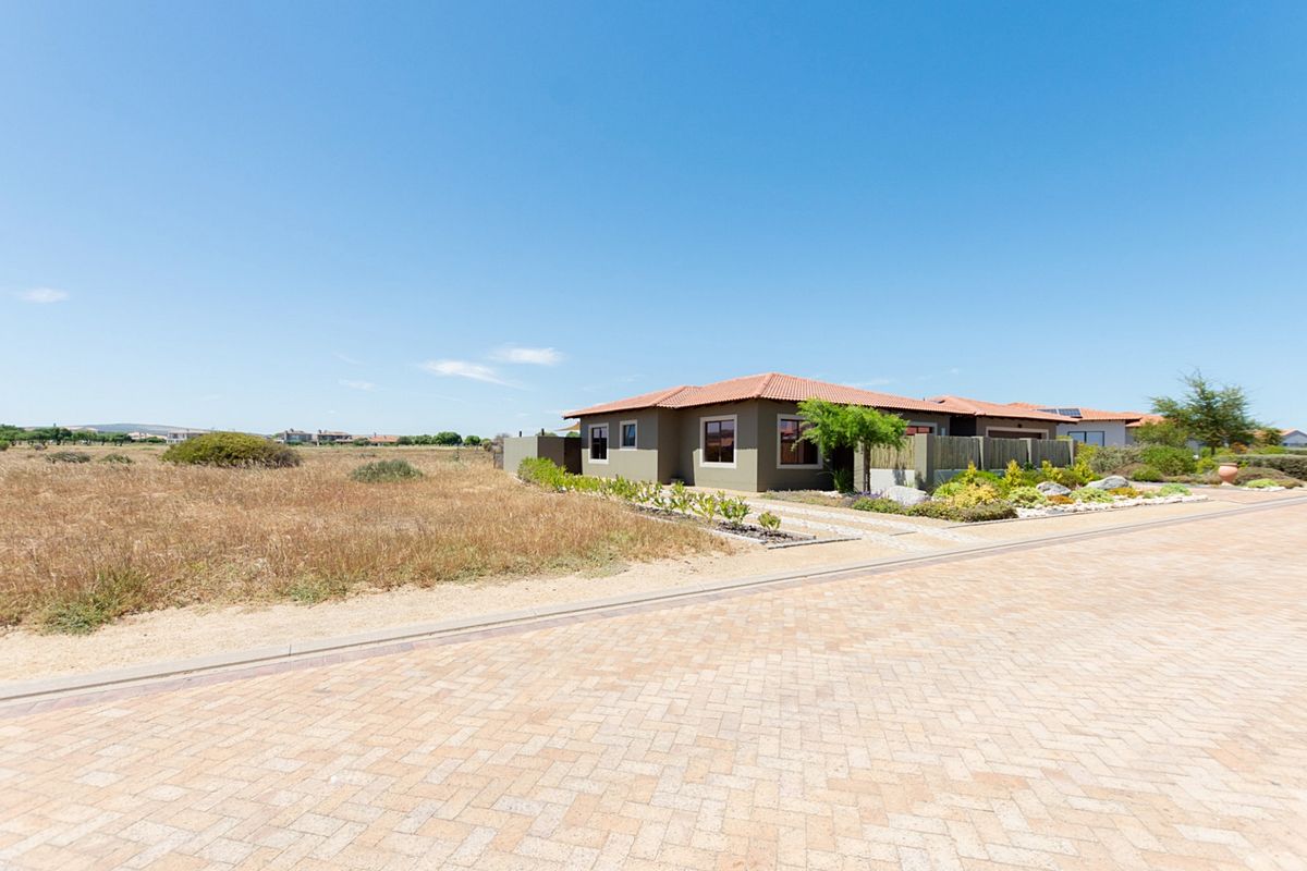 Contemporary Living with Space, Privacy and Views - Photo 3