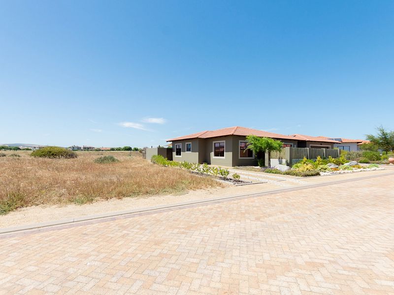 Contemporary Living with Space, Privacy and Views - Photo 3