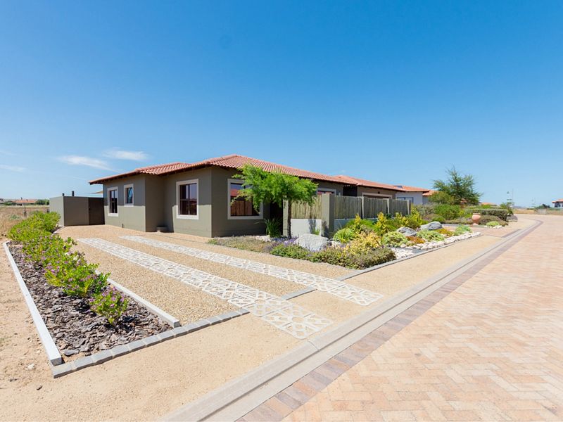 Contemporary Living with Space, Privacy and Views - Photo 4