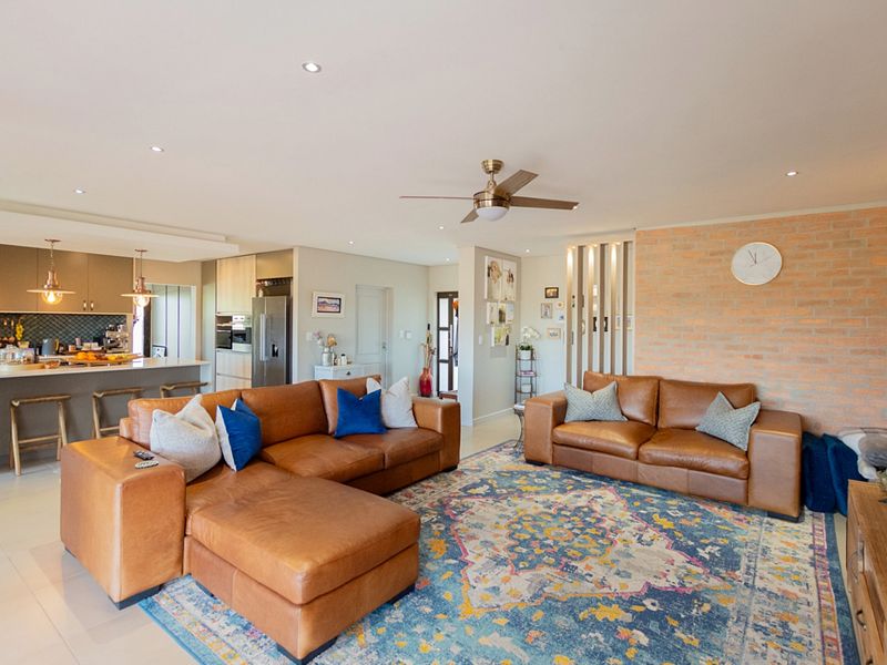 Contemporary Living with Space, Privacy and Views - Photo 10