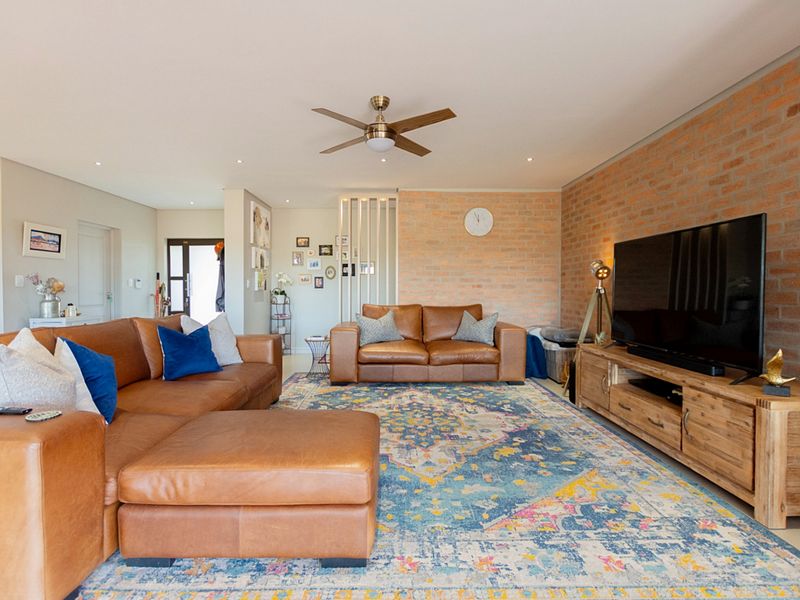 Contemporary Living with Space, Privacy and Views - Photo 9