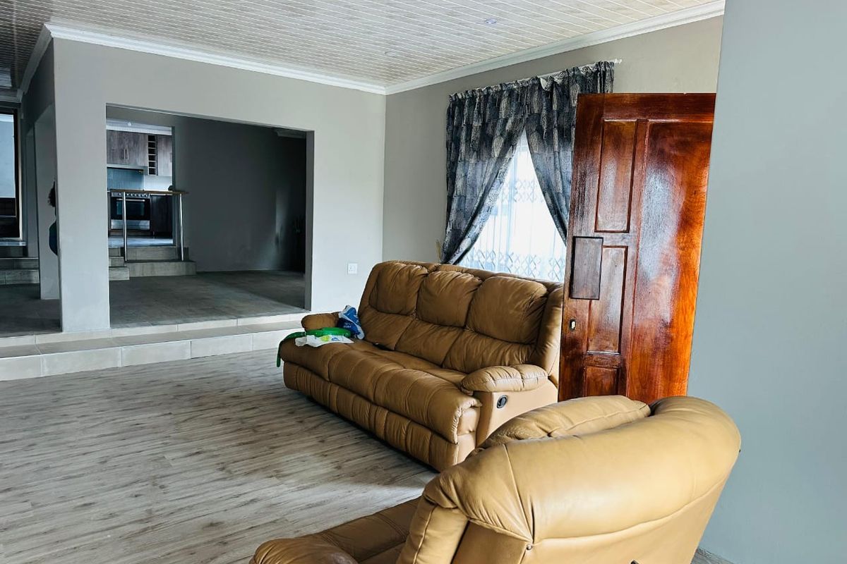 3 BEDROOM FAMILY HOME LOCATED IN A TRANQUIL SUBURB OF GONUBIE - Photo 2