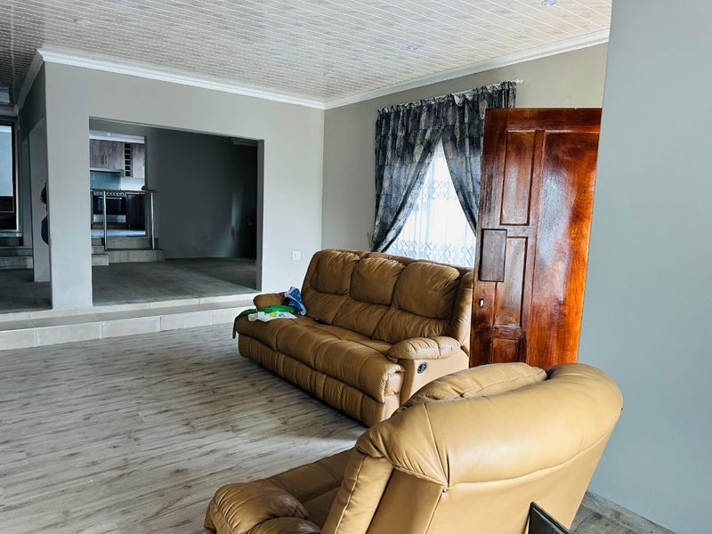 3 BEDROOM FAMILY HOME LOCATED IN A TRANQUIL SUBURB OF GONUBIE - Photo 2