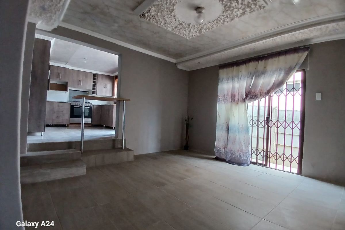 3 BEDROOM FAMILY HOME LOCATED IN A TRANQUIL SUBURB OF GONUBIE - Photo 4