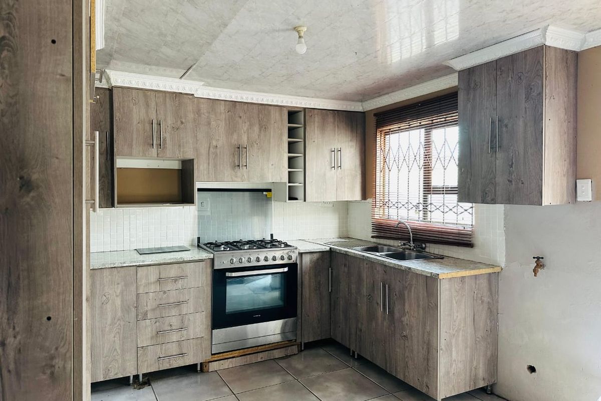 3 BEDROOM FAMILY HOME LOCATED IN A TRANQUIL SUBURB OF GONUBIE - Photo 5