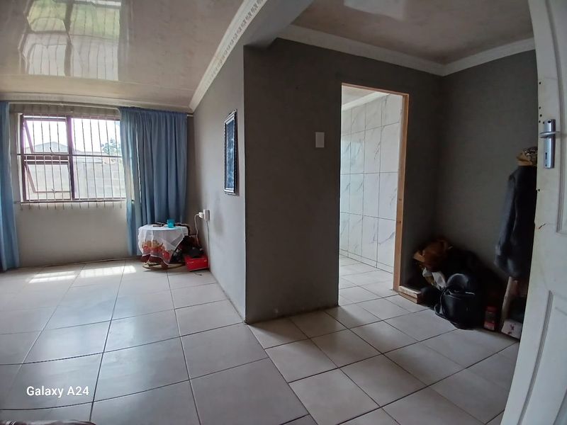 3 BEDROOM FAMILY HOME LOCATED IN A TRANQUIL SUBURB OF GONUBIE - Photo 8