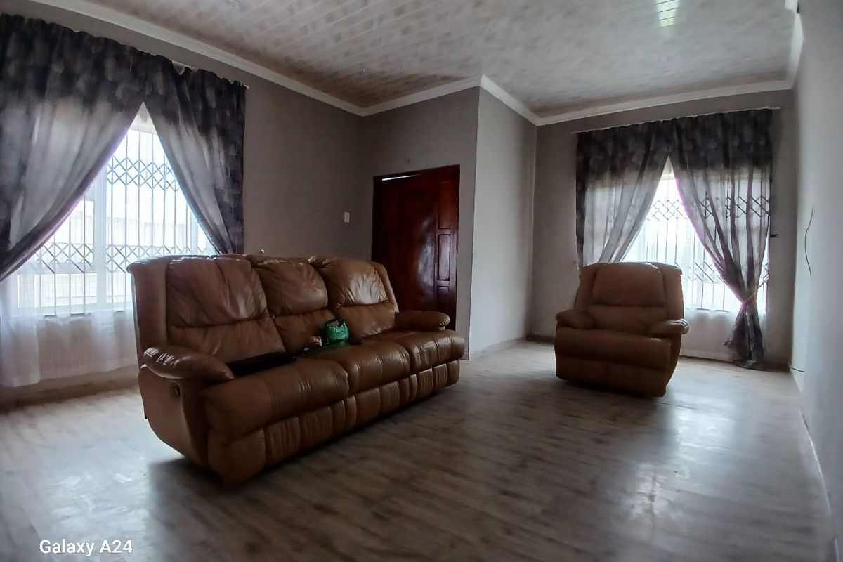 3 BEDROOM FAMILY HOME LOCATED IN A TRANQUIL SUBURB OF GONUBIE - Photo 3