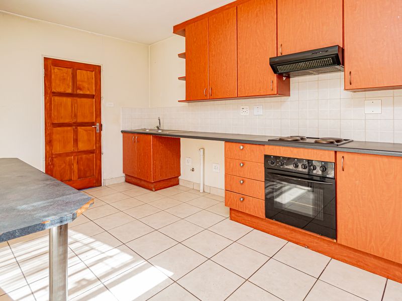 SPACIOUS DUPLEX IN SECURE VILLAGE - Photo 2