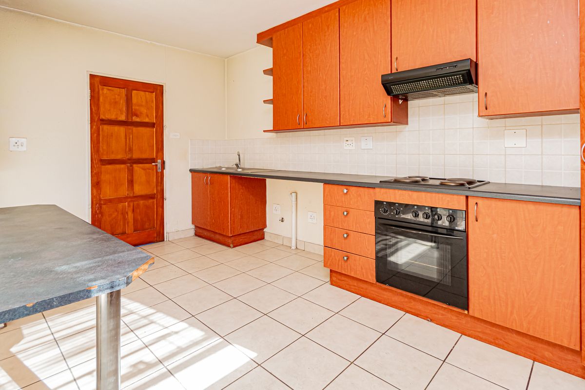 SPACIOUS DUPLEX IN SECURE VILLAGE - Photo 2