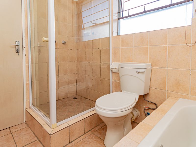 SPACIOUS DUPLEX IN SECURE VILLAGE - Photo 9
