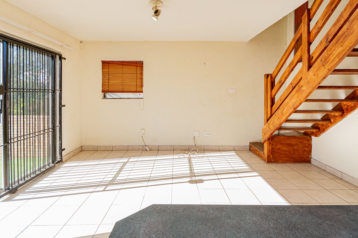 SPACIOUS DUPLEX IN SECURE VILLAGE - Photo 4