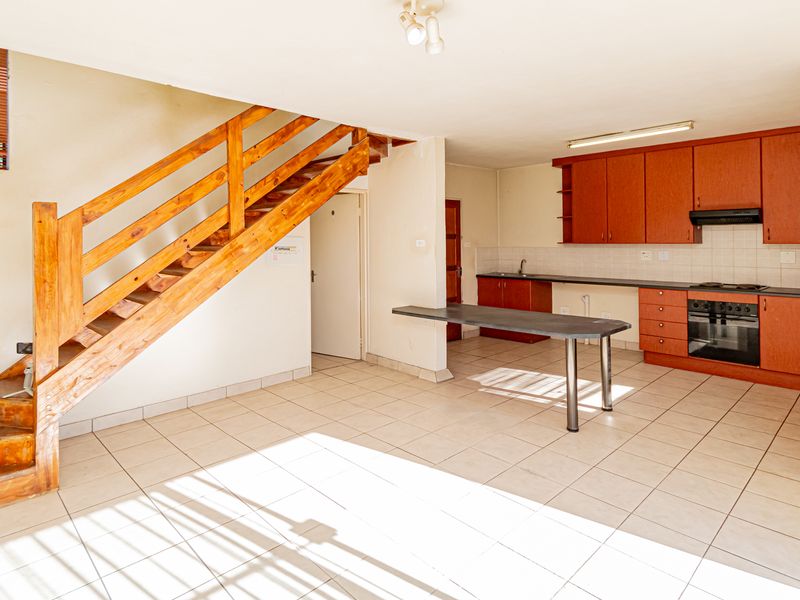 SPACIOUS DUPLEX IN SECURE VILLAGE - Photo 3