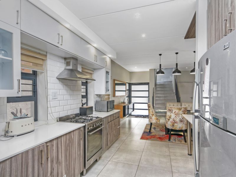 Elegant Family Living in The Woods, Kyalami – Spacious 4 Bedroom Home with Premium Lifestyle Appeal - Photo 9