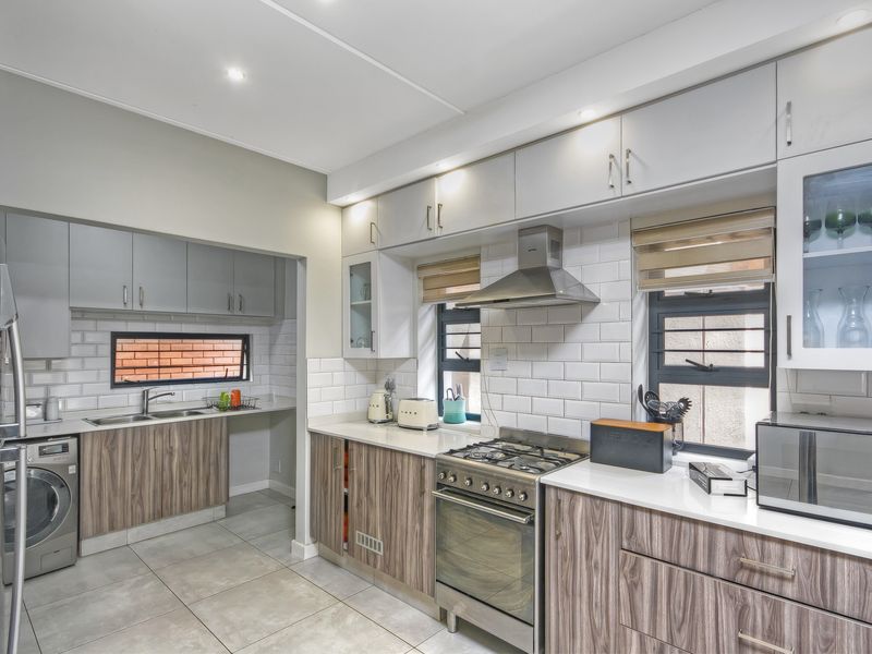 Elegant Family Living in The Woods, Kyalami – Spacious 4 Bedroom Home with Premium Lifestyle Appeal - Photo 8