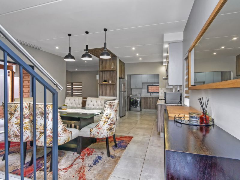 Elegant Family Living in The Woods, Kyalami – Spacious 4 Bedroom Home with Premium Lifestyle Appeal - Photo 2