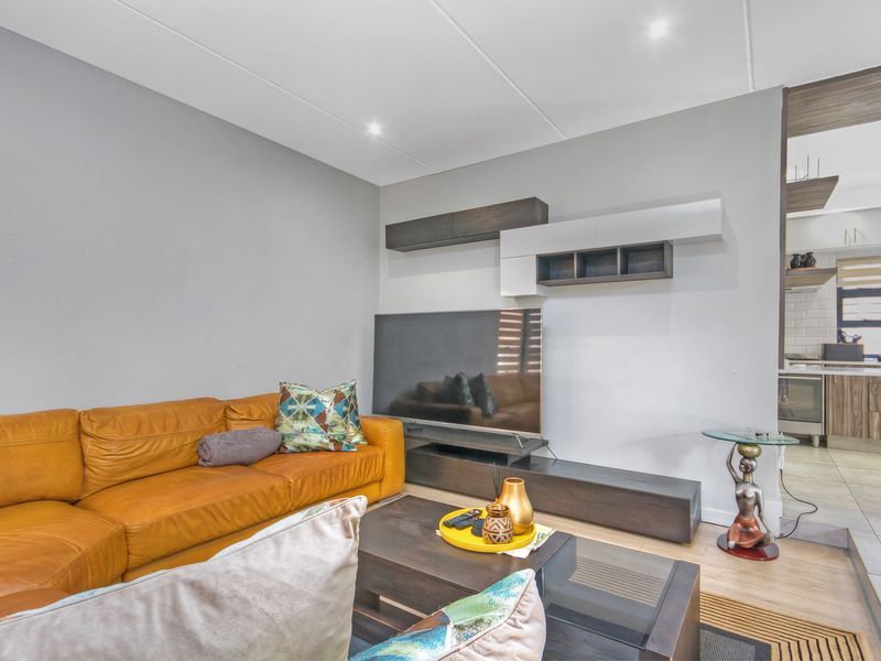 Elegant Family Living in The Woods, Kyalami – Spacious 4 Bedroom Home with Premium Lifestyle Appeal - Photo 6