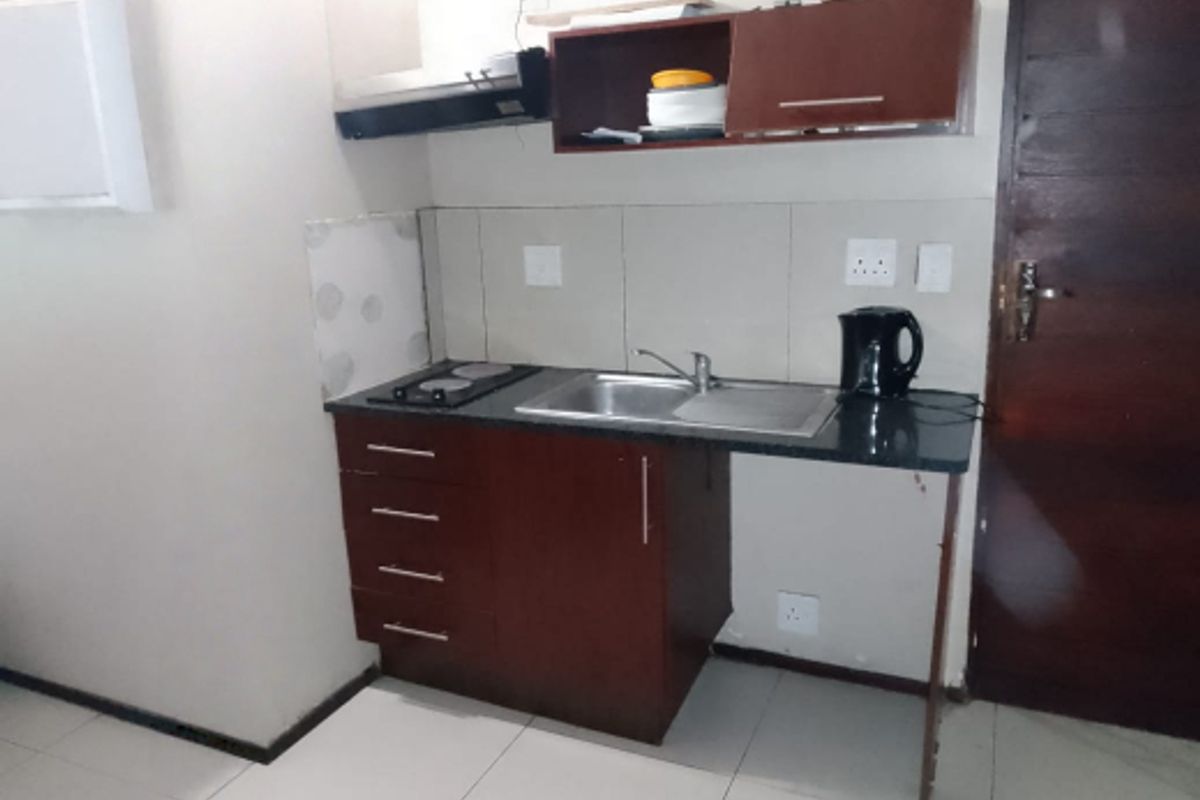 1Bedroom Apartment in Times Square, Braamfontein - Photo 2