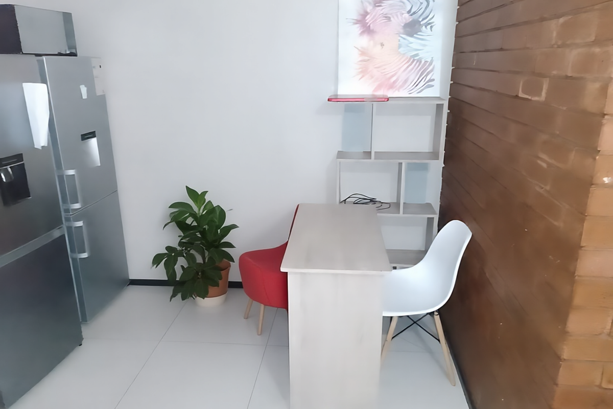 1Bedroom Apartment in Times Square, Braamfontein - Photo 3