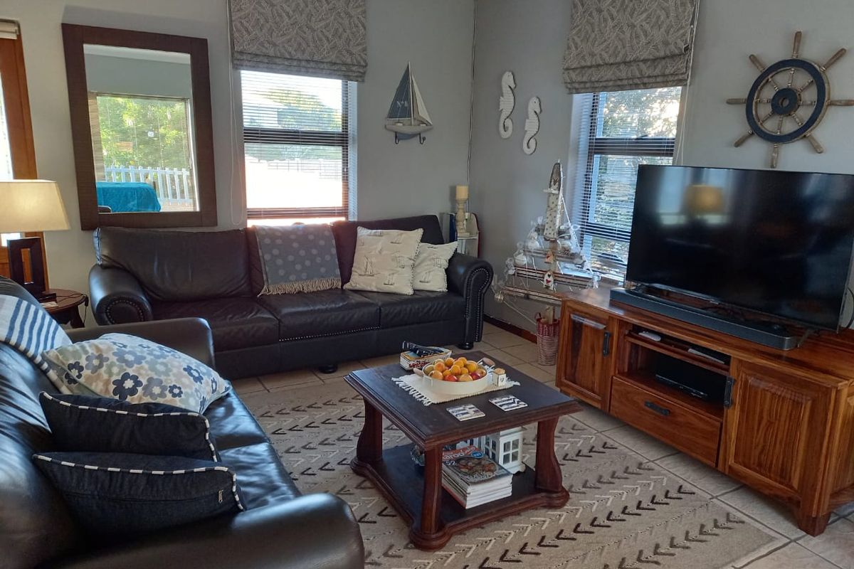 Charming 2-bedroom Freehold home in Stilbaai Wes perfect for seaside living and investment potential - Photo 2