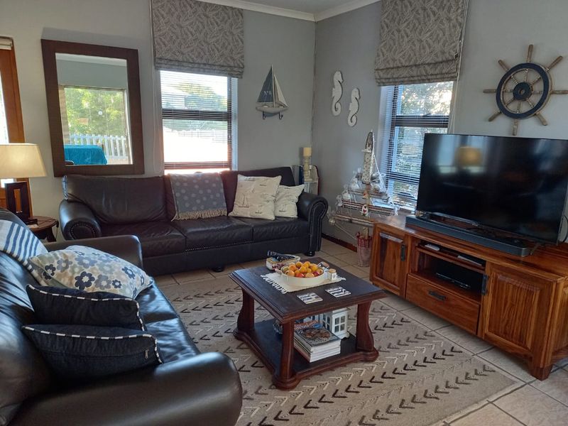 Charming 2-bedroom Freehold home in Stilbaai Wes perfect for seaside living and investment potential - Photo 2