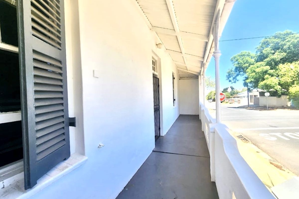 Modern Comfort Meets Classic Charm - Photo 3