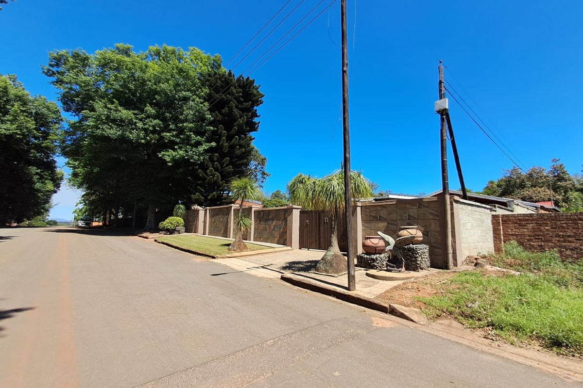 SOLE MANDATE, Three  bed room house for sale - Photo 3