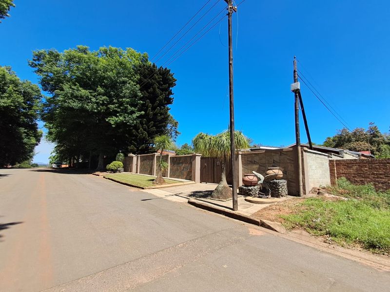 SOLE MANDATE, Three  bed room house for sale - Photo 3